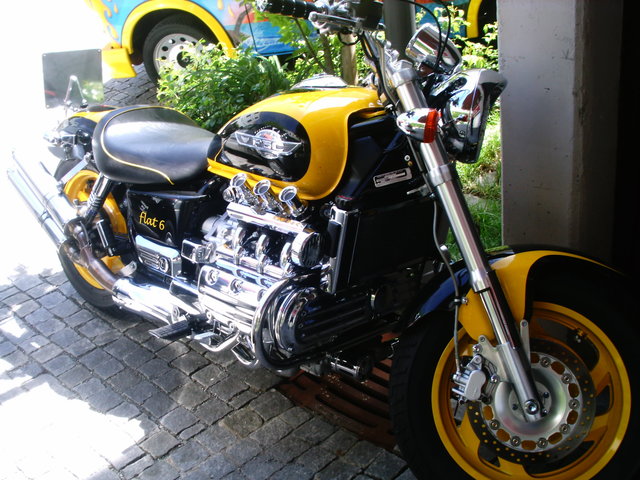 Žltá motorka